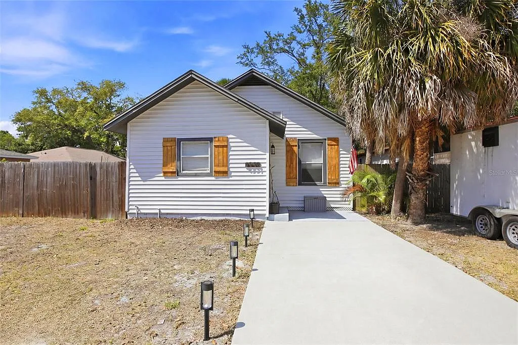 2 bed, 1.5 bath, 920 sqft, $2,500 — Photo 1