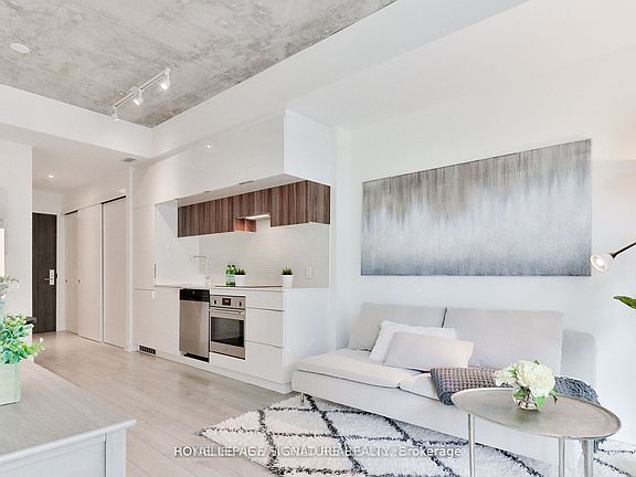 5th image of 185 Roehampton Ave #219
