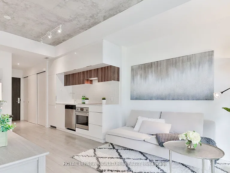 185 Roehampton Ave #219 — Photo 5