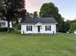 682 Hill St, Coshocton, OH 43812