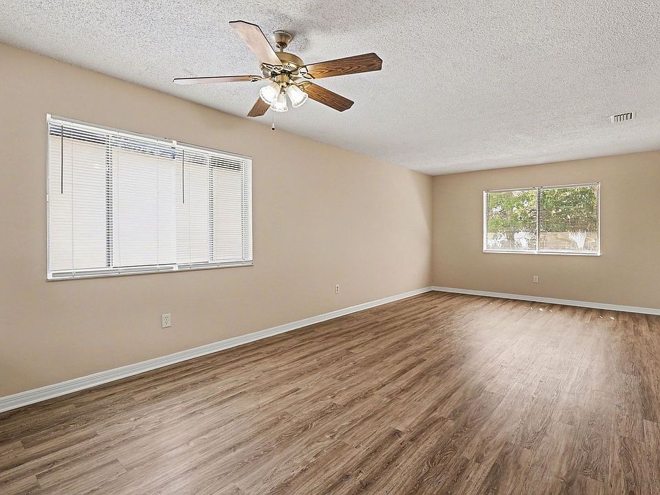1st image of 2414 Fox Hollow Dr