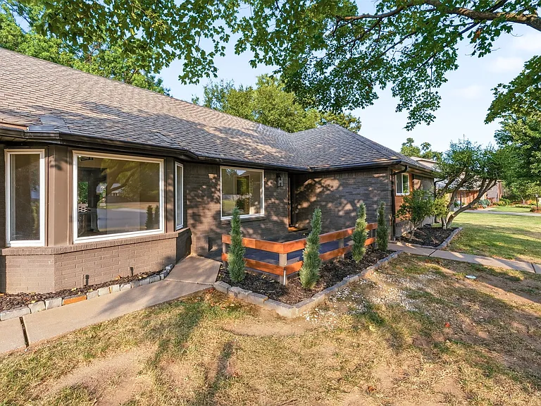 6655 S 67th East Ave — Photo 8