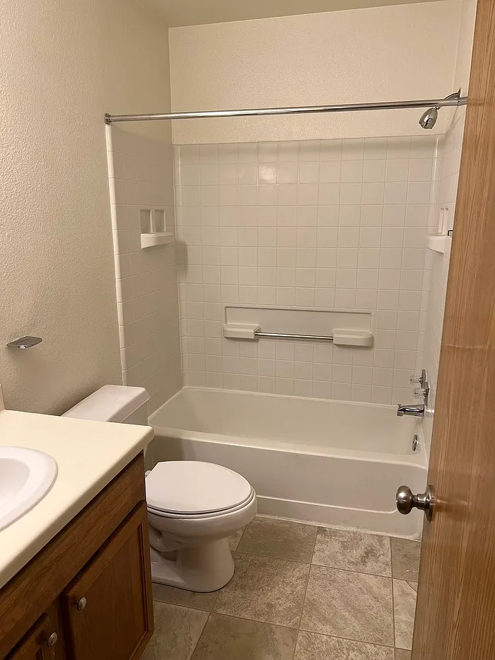 2 bed, 1.5 bath, 1066 sqft, $1,491 — Photo 2