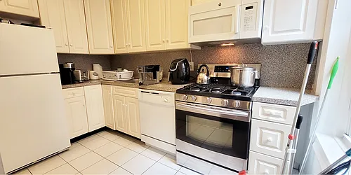 Rented by R New York