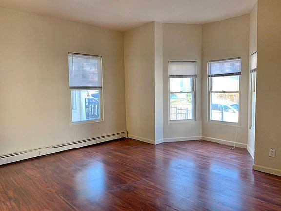 3rd image of 83 Sharpe Ave