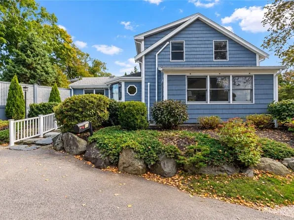 77 Cliff Dr, Bristol, RI 02809