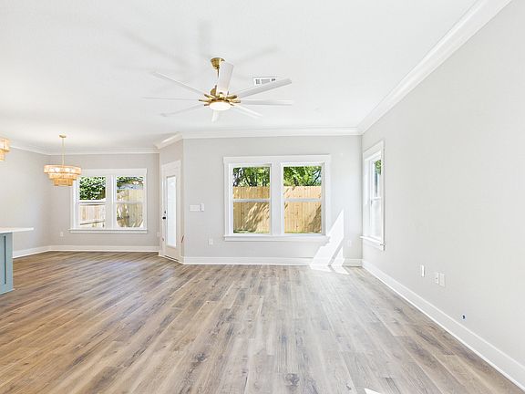 3rd image of 919 47th St