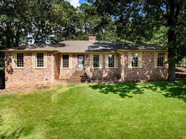 28 Cascades Dr, Little Rock, AR 72212