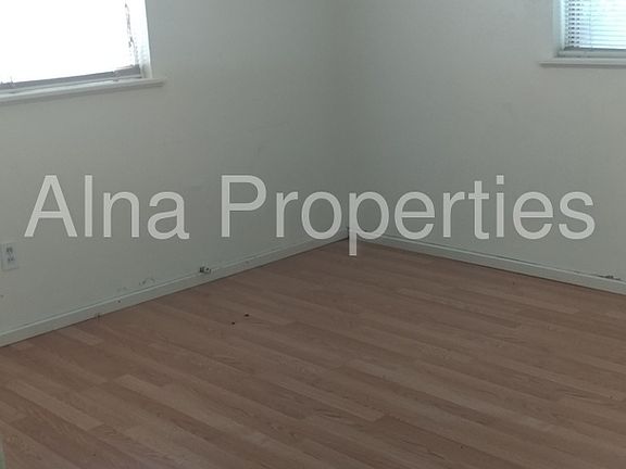 4th image of 1505 Milmo Dr