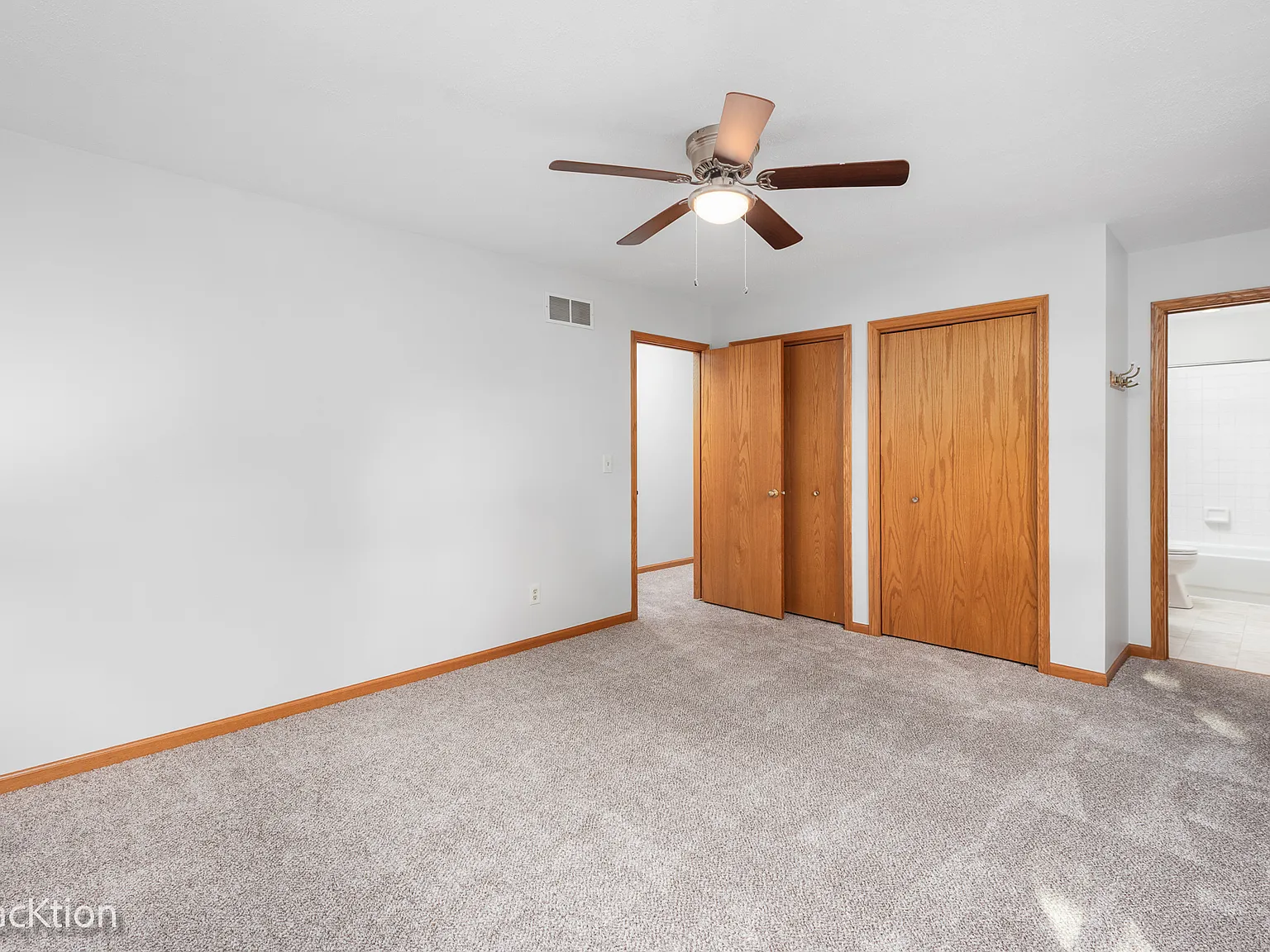 4 bed, 2.5 bath, 1892 sqft, $3,200 — Photo 4