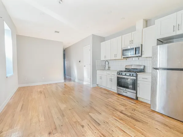 2243 Bathgate Avenue image 6 of 24