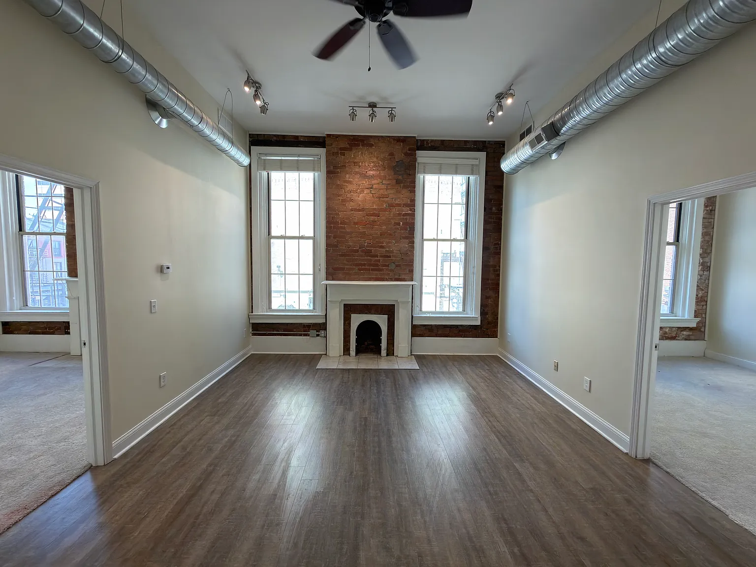 2 bed, 850 sqft, $1,800 — Photo 2