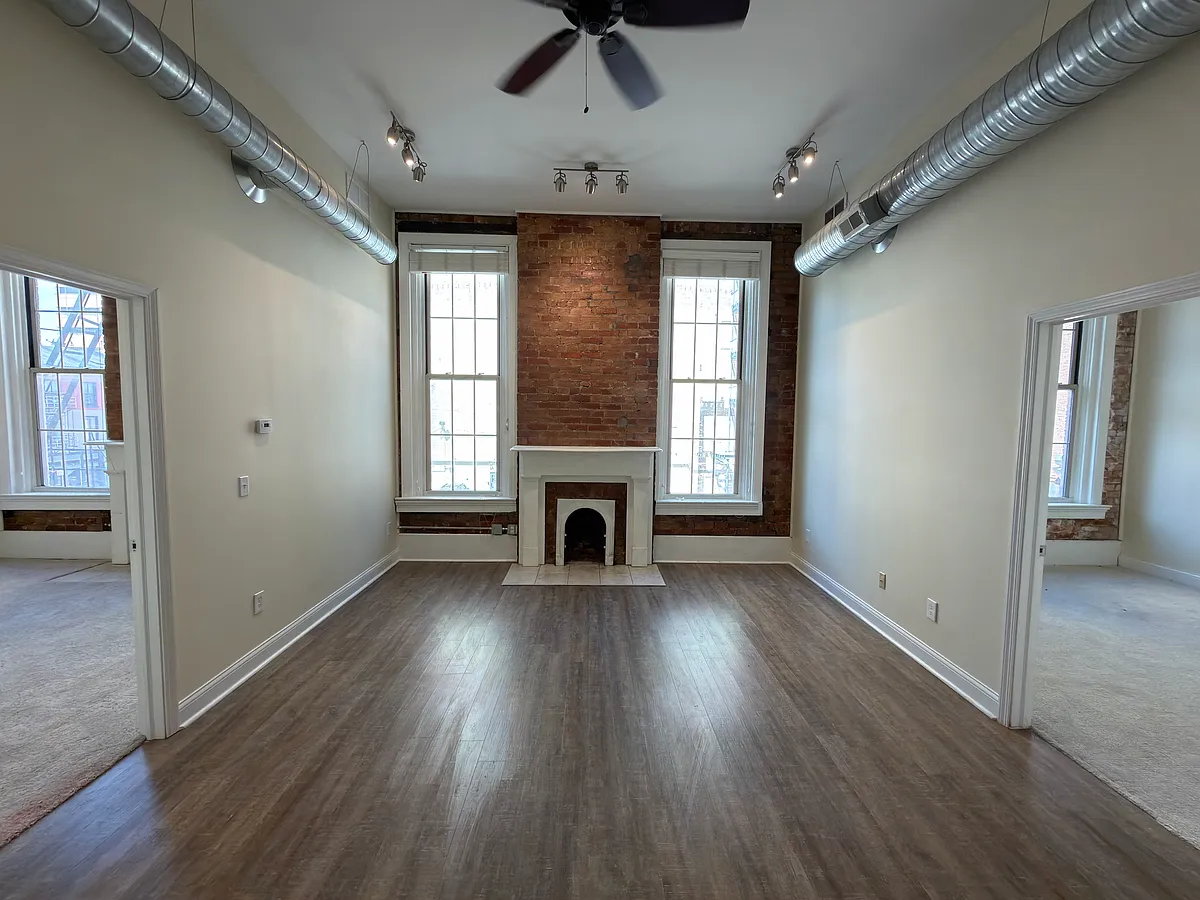 Building Photo - 814 Main St #2B