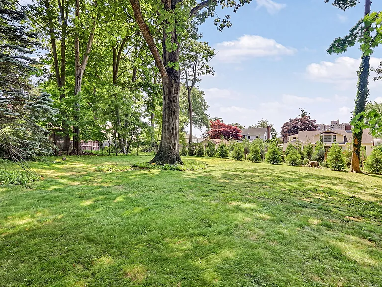 75 Vincent Ave — Photo 37
