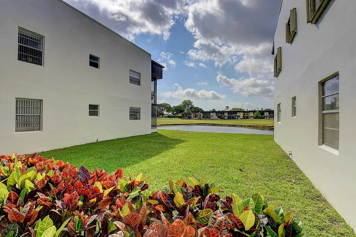 Building Photo - 974 Normandy U #974