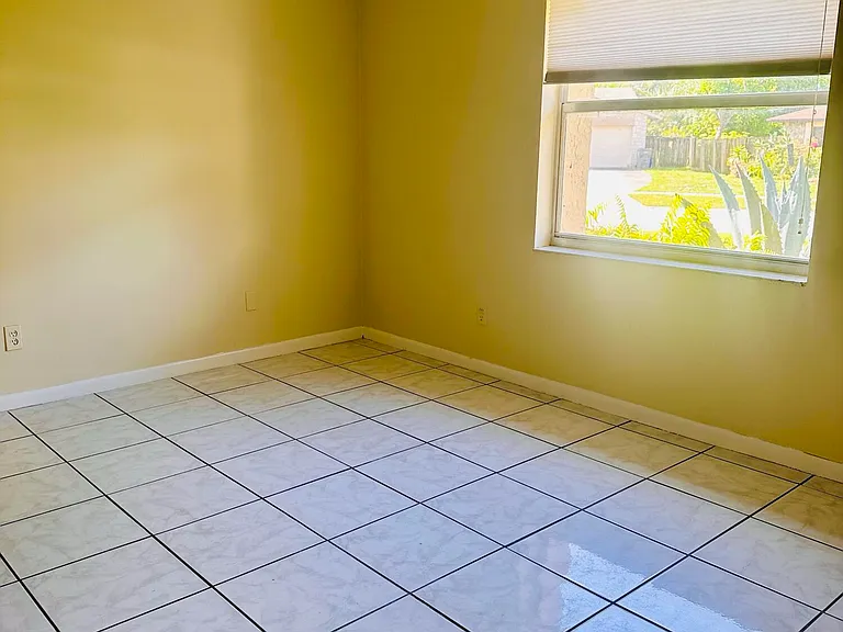 6245 Saxon Blvd — Photo 14