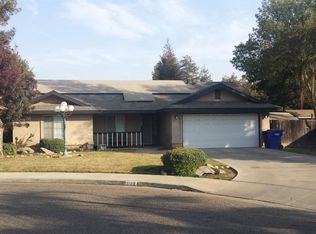 1148 N Michelle Dr, Dinuba, CA 93618