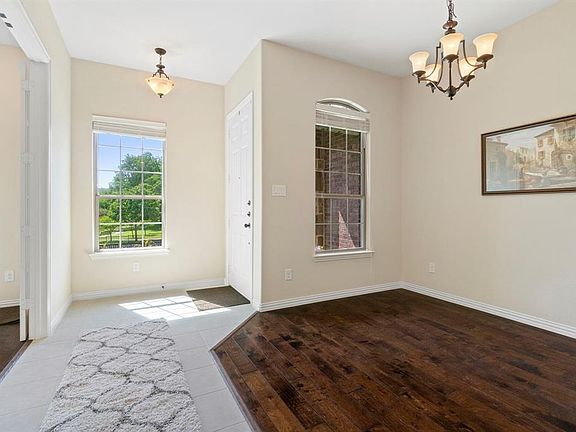 4th image of 663 Emily Ln