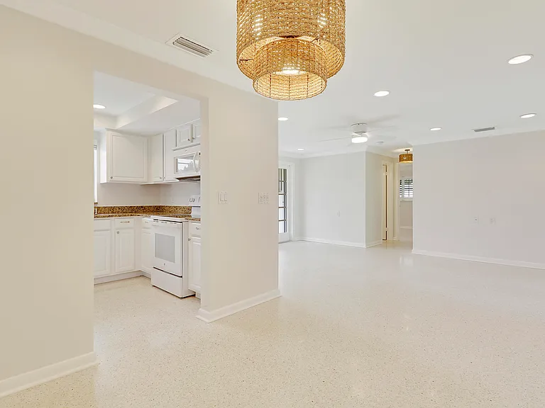 1600 Venus Ave — Photo 9