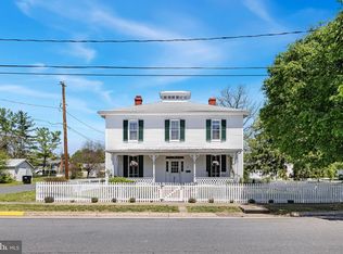 394 W King St, Strasburg, VA 22657