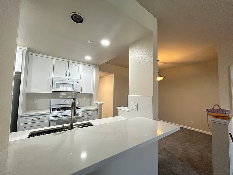 607 Arcadia Ter #203 — Photo 33