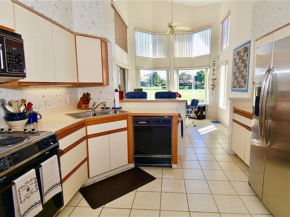 5th image of 2011 NW Laurel Oak Ln