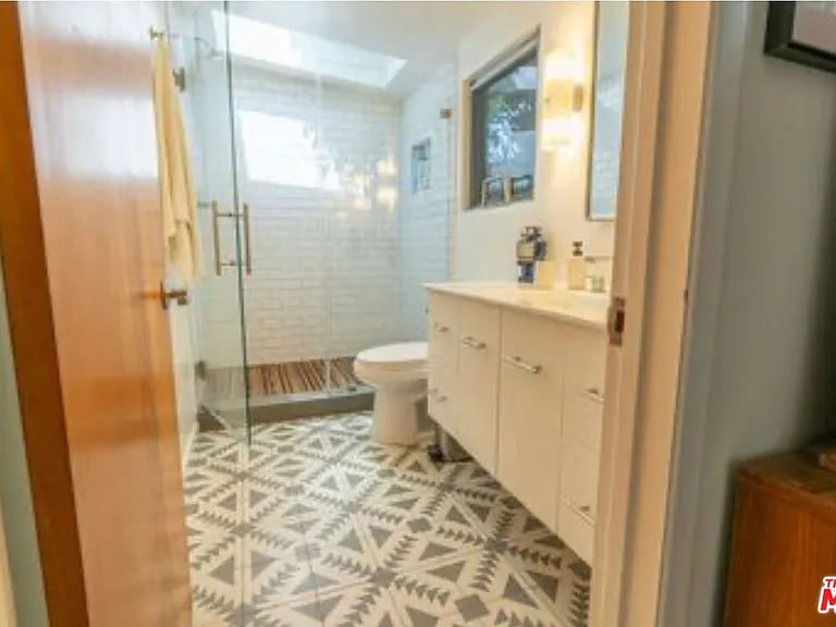 5715 Satsuma Ave — Photo 24