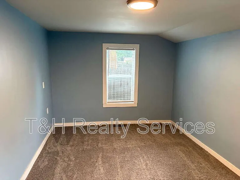 422 Iowa St — Photo 24