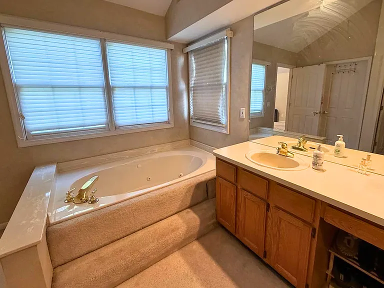 6028 Meadowview Dr — Photo 21