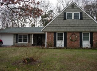 30 Holly Hill Ln, Coram, NY 11727