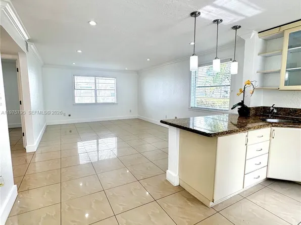 17255 SW 95th Ave APT 101, Palmetto Bay, FL 33157