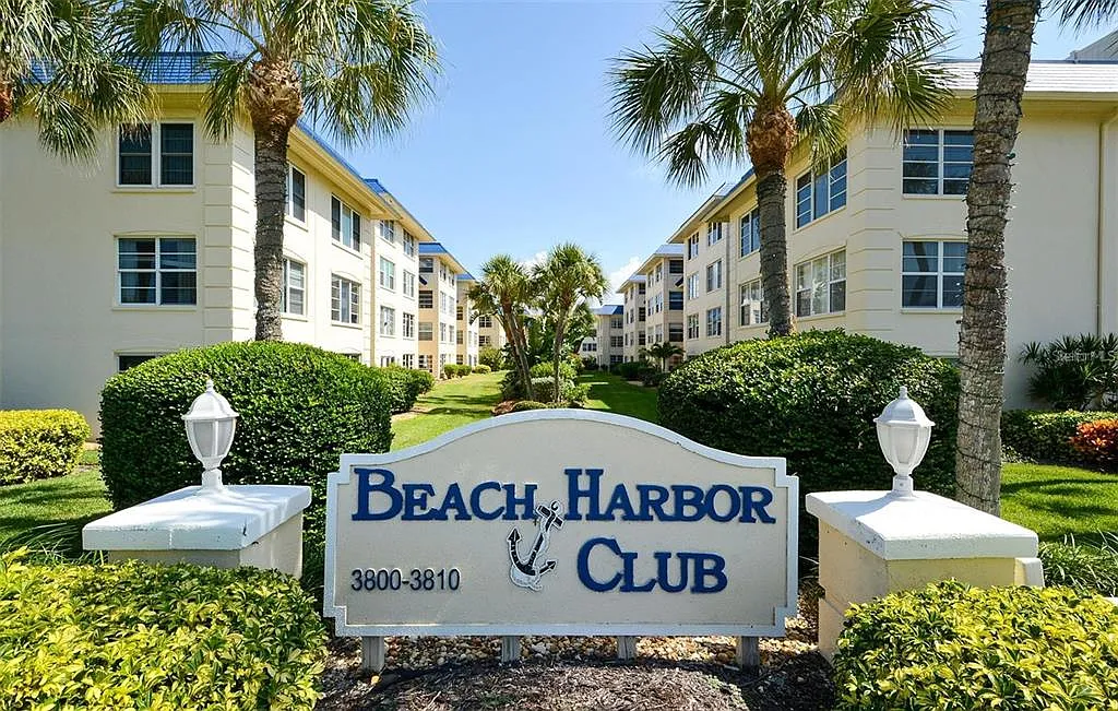 2 bed, 2.0 bath, 1175 sqft, $5,000 — Photo 2