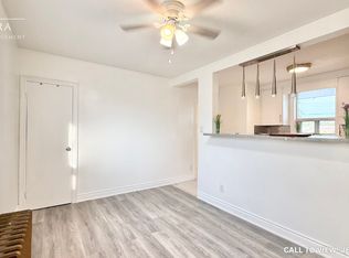 526 Royal York Rd #1, Etobicoke, ON M8Y 2S6