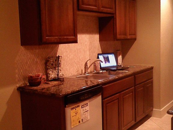 TILE BACKSPLASH,STEENLESS STAIL