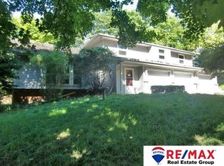 204 Forest Dr, Bellevue, NE 68005
