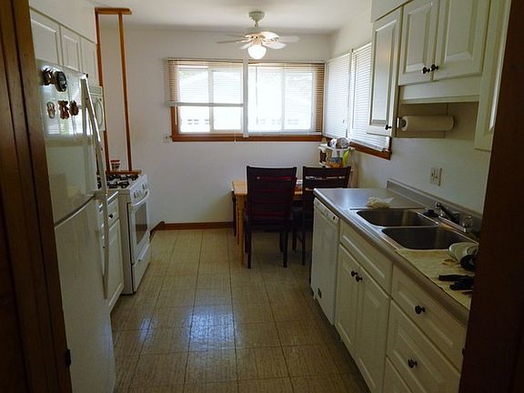 3rd image of 7519 N Neva Ave