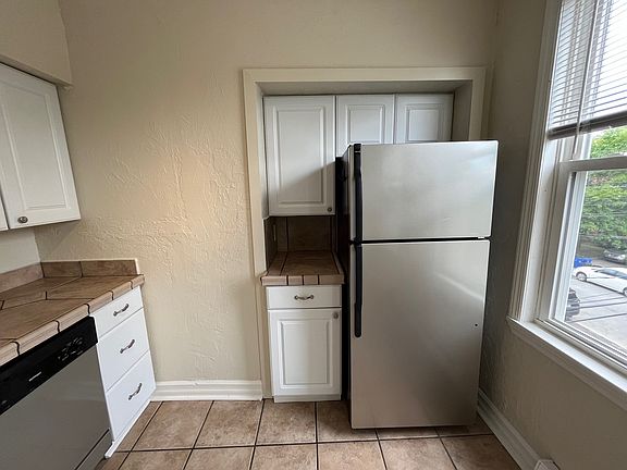 3rd image of 214 Stratford Ave APT 3