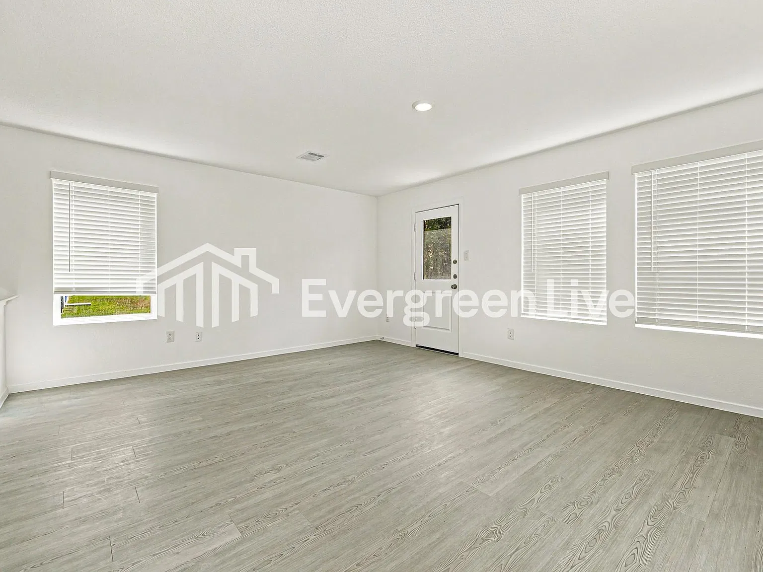 4 bed, 2.0 bath, 1707 sqft, $1,595 — Photo 4