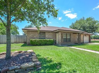 224 Willow St, Sealy, TX 77474
