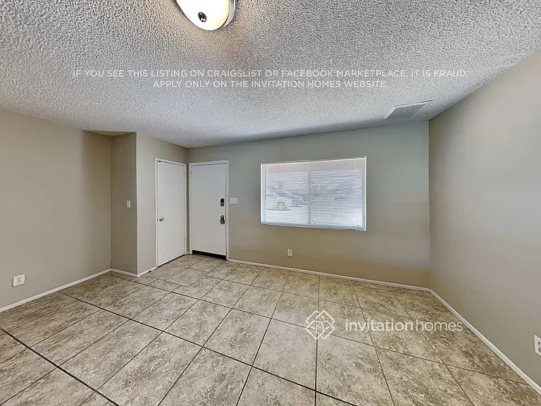4136 N 81st Ave — Photo 4