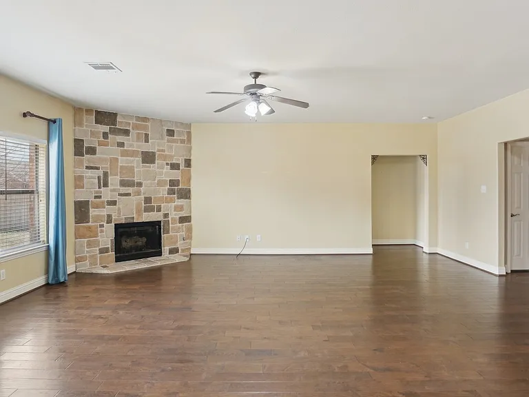 313 Country Lakes Dr — Photo 6