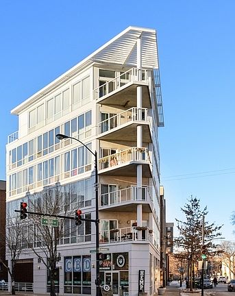 2nd image of 3110 N Greenview Ave APT 4E