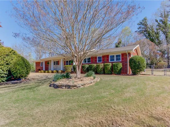 3410 Maynard Cir, Gainesville, GA 30506