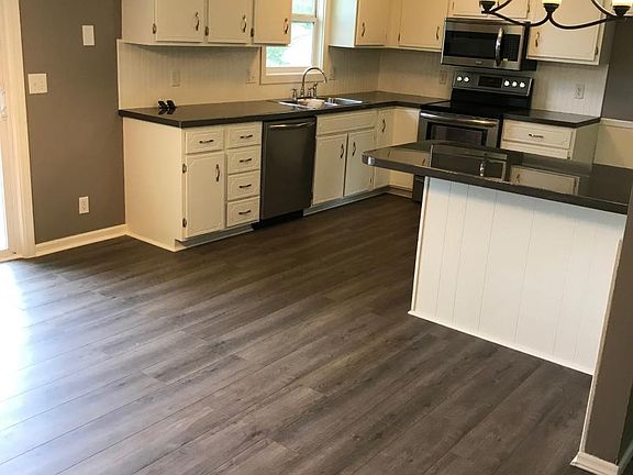3rd image of 9421 Pratt Cir