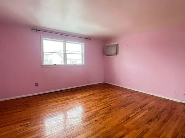 400 Brookfield Ave, Staten Island, NY 10308