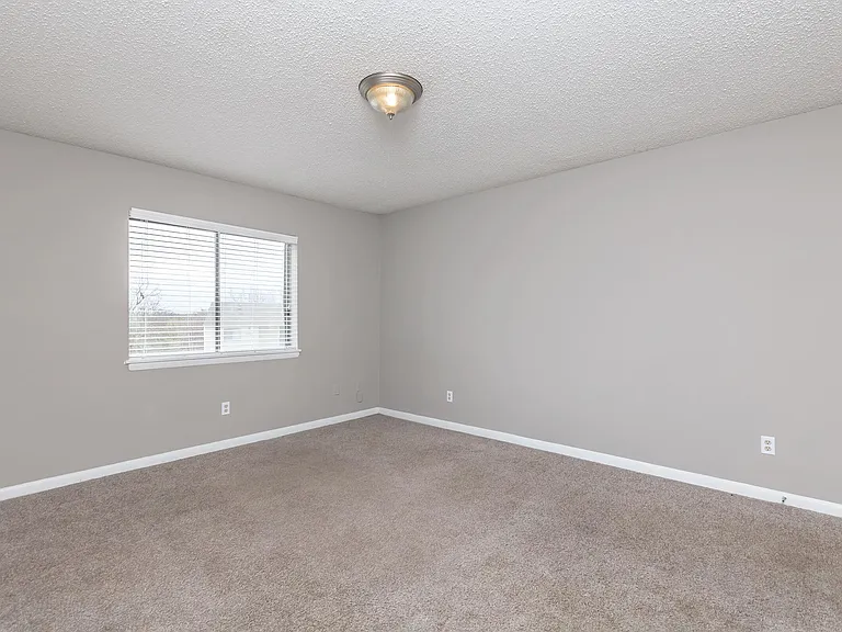 Hickory View Apartments — Photo 7