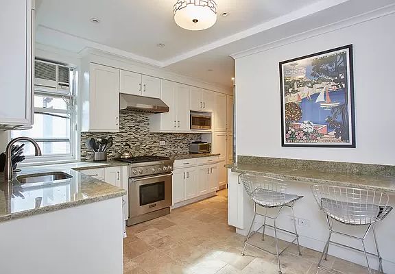 4th image of 515 W End Ave #9D