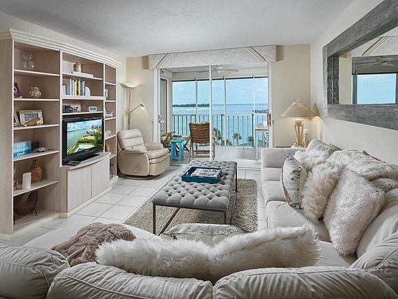 5th image of 901 Collier Ct APT 602