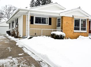 2533 N 113th St, Wauwatosa, WI 53226