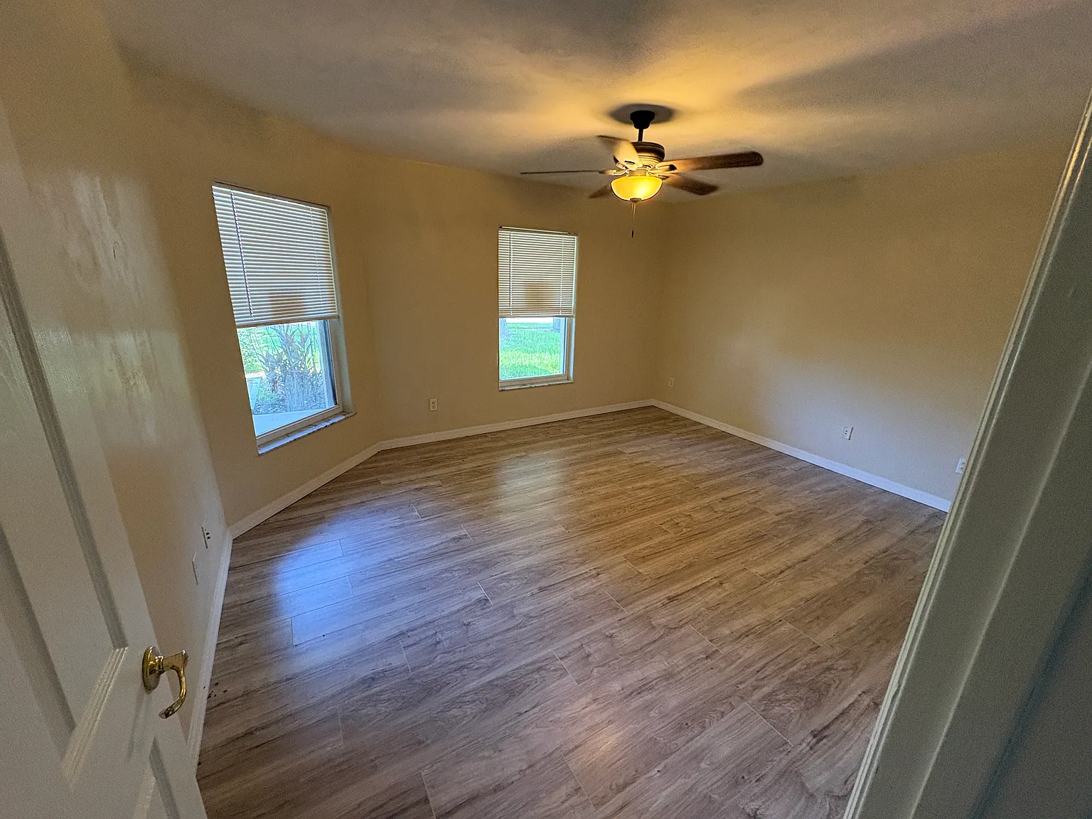 3 bed, 1976 sqft, $2,600 — Photo 4